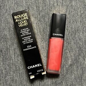 Chanel Rouge Allure Liquid Velvet - Passion Red